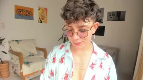 Snapshot of simone_4201 chatting on 12/20/24, 08:01 Sim. online show from 12/20/24, 08:01