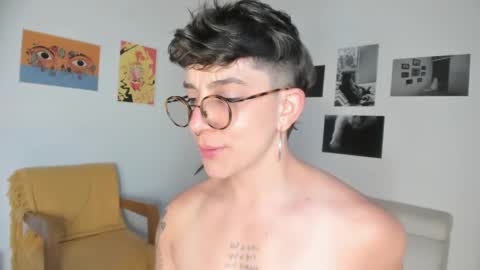 Snapshot of simone_4201 chatting on 01/30/25, 10:41 Sim. online show from 01/30/25, 10:41