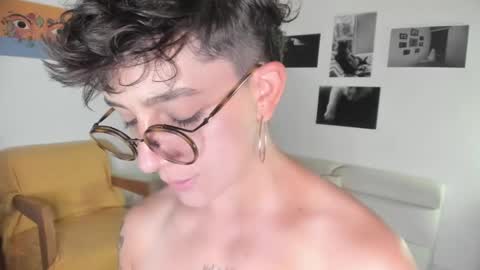 Snapshot of simone_4201 chatting on 02/07/25, 11:45 Sim. online show from 02/07/25, 11:45