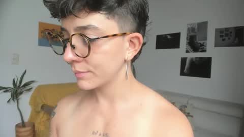 Snapshot of simone_4201 chatting on 02/08/25, 03:10 Sim. online show from 02/08/25, 03:10