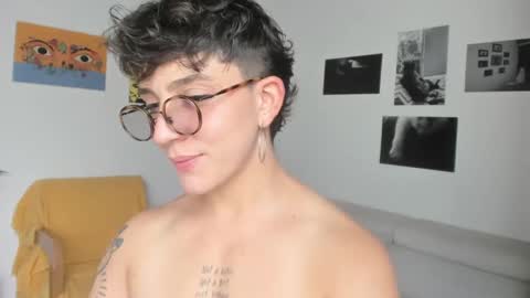 Snapshot of simone_4201 chatting on 02/12/25, 05:37 Sim. online show from 02/12/25, 05:37