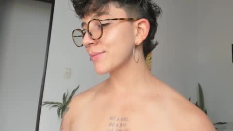 Snapshot of simone_4201 chatting on 02/12/25, 08:40 Sim. online show from 02/12/25, 08:40