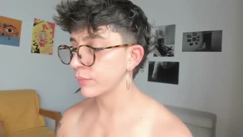 Snapshot of simone_4201 chatting on 02/14/25, 08:15 Sim. online show from 02/14/25, 08:15