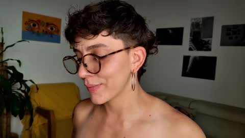 Snapshot of simone_4201 chatting on 02/18/25, 12:49 Sim. online show from 02/18/25, 12:49