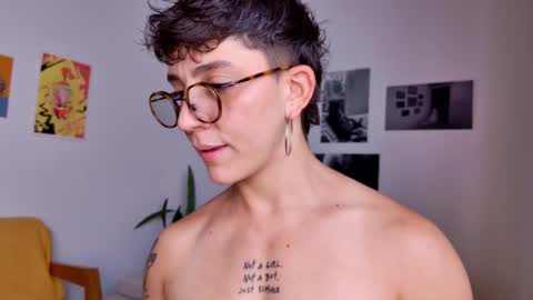 Snapshot of simone_4201 chatting on 02/20/25, 04:03 Sim. online show from 02/20/25, 04:03