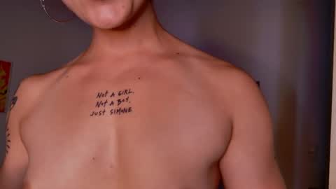 Snapshot of simone_4201 chatting on 02/21/25, 11:22 Sim. online show from 02/21/25, 11:22