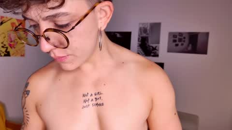 Snapshot of simone_4201 chatting on 03/01/25, 12:45 Sim. online show from 03/01/25, 12:45