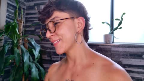 Snapshot of simone_4201 chatting on 03/04/25, 06:07 Sim. online show from 03/04/25, 06:07