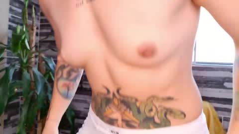 Snapshot of simone_4201 chatting on 03/11/25, 02:29 Sim. online show from 03/11/25, 02:29