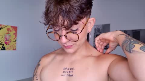 Snapshot of simone_4201 chatting on 09/16/25, 02:29 Sim. online show from 09/16/25, 02:29