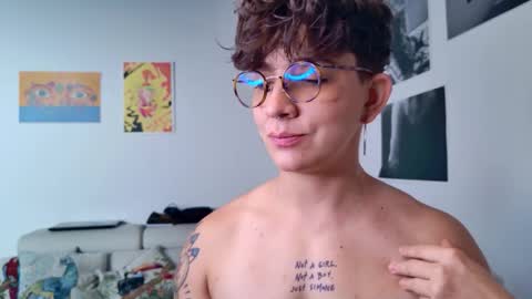 Snapshot of simone_4201 chatting on 10/09/25, 01:20 Sim. online show from 10/09/25, 01:20