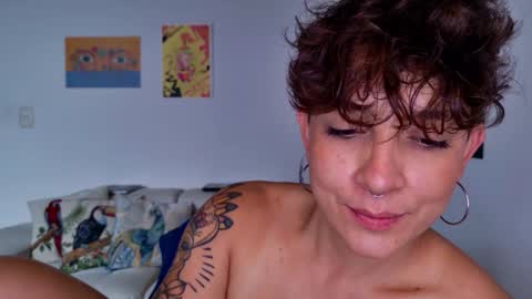 Snapshot of simone_4201 chatting on 10/15/25, 04:51 Sim. online show from 10/15/25, 04:51