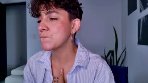 Snapshot of simone_4201 chatting on 10/19/25, 01:12 Sim. online show from 10/19/25, 01:12