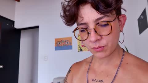 Snapshot of simone_4201 chatting on 10/26/25, 07:42 Sim. online show from 10/26/25, 07:42