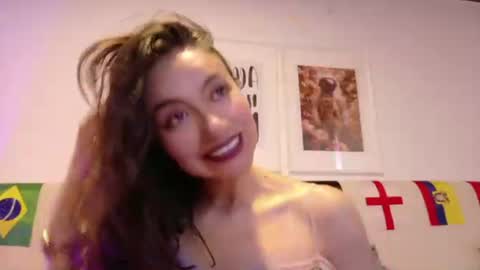 Snapshot of simone_feral chatting on 06/26/26, 12:09 simone_feral online show from 06/26/26, 12:09