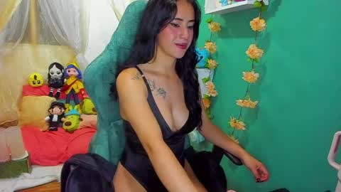 Snapshot of simone_simpson chatting on 05/14/26, 03:35 Simon Simpson Modelo Independiente online show from 05/14/26, 03:35