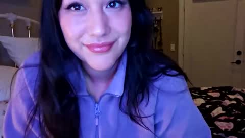 Snapshot of simonesighren chatting on 10/21/25, 04:24 simonesighren online show from 10/21/25, 04:24