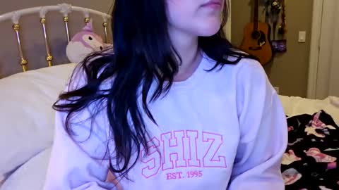 Snapshot of simonesighren chatting on 10/26/25, 04:18 simonesighren online show from 10/26/25, 04:18