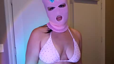 Snapshot of simonesighren chatting on 10/28/25, 04:27 simonesighren online show from 10/28/25, 04:27