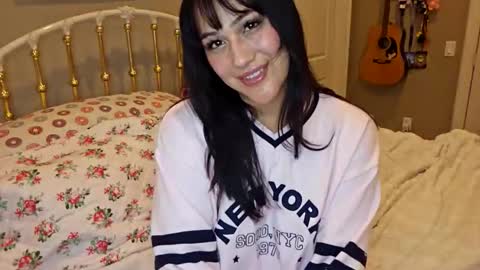 Snapshot of simonesighren chatting on 04/26/26, 03:04 simonesighren online show from 04/26/26, 03:04