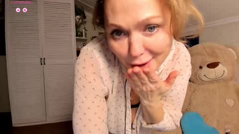 Simona online show from 11/02/25, 10:28