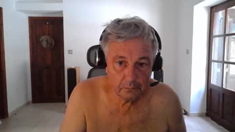 Snapshot of simonthenudist chatting on 09/17/25, 04:14 Simon online show from 09/17/25, 04:14