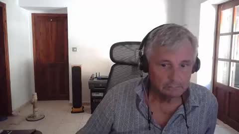 Snapshot of simonthenudist chatting on 10/07/25, 10:34 Simon online show from 10/07/25, 10:34