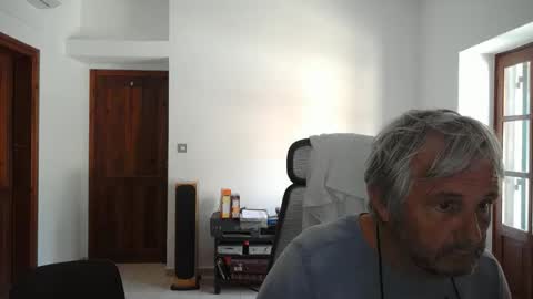 Snapshot of simonthenudist chatting on 04/07/26, 12:16 Simon online show from 04/07/26, 12:16