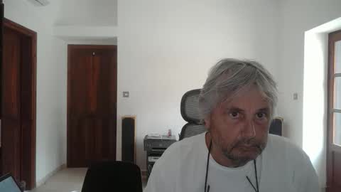 Snapshot of simonthenudist chatting on 04/27/26, 10:02 Simon online show from 04/27/26, 10:02