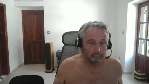 Snapshot of simonthenudist chatting on 06/18/26, 06:46 Simon online show from 06/18/26, 06:46