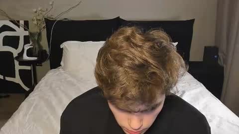 Simon online show from 12/18/25, 06:03