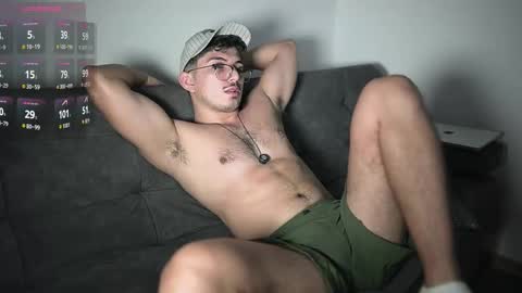 Snapshot of simoon_01 chatting on 11/21/25, 05:28 SIMOON online show from 11/21/25, 05:28