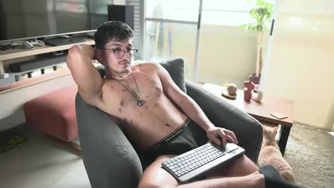 Snapshot of simoon_01 chatting on 12/16/25, 05:51 SIMOON online show from 12/16/25, 05:51