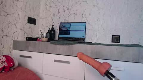 Snapshot of simplegirl1996 chatting on 10/27/25, 07:34 regina online show from 10/27/25, 07:34