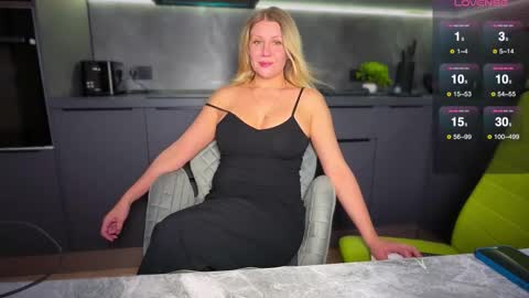 Snapshot of simply_sasha chatting on 11/18/25, 06:45 A present for me online show from 11/18/25, 06:45