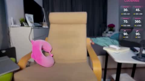 Snapshot of simply_sasha chatting on 12/19/25, 03:02 A present for me online show from 12/19/25, 03:02