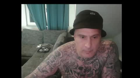 Snapshot of sinalco1975 chatting on 05/15/26, 02:51 sinalco1975 online show from 05/15/26, 02:51