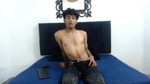 Snapshot of sinboy_ chatting on 04/24/26, 11:23 online show from 04/24/26, 11:23