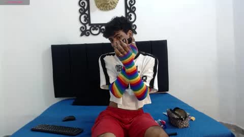 Snapshot of sinboy_ chatting on 04/28/26, 12:43 online show from 04/28/26, 12:43