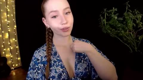 Sindi online show from 10/17/25, 01:46