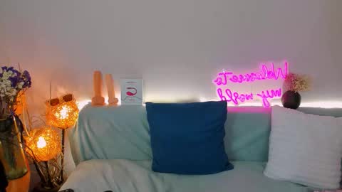 Snapshot of sindy_chiks chatting on 11/15/25, 04:43 Sindy online show from 11/15/25, 04:43