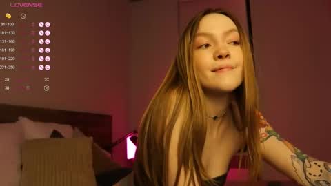 Snapshot of sinfulsmile_ chatting on 03/09/25, 01:15 Ivy online show from 03/09/25, 01:15