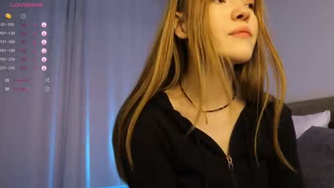 Snapshot of sinfulsmile_ chatting on 03/12/25, 07:24 Ivy online show from 03/12/25, 07:24