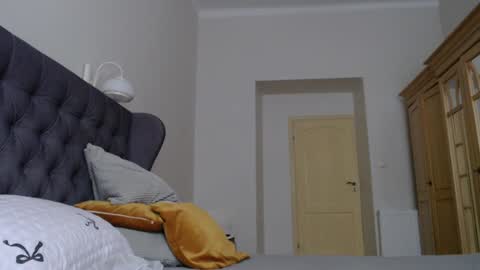 Lina online show from 12/16/25, 08:08