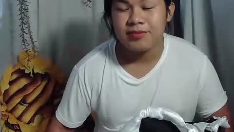 Snapshot of singleheart05 chatting on 03/08/26, 02:04 singleheart05 online show from 03/08/26, 02:04