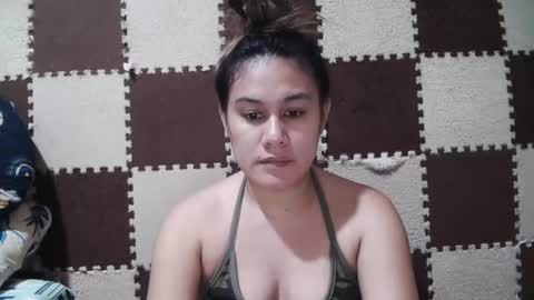 Snapshot of singlemomma31 chatting on 03/05/25, 03:40 stef online show from 03/05/25, 03:40