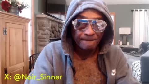 Snapshot of sinnernoir chatting on 10/27/25, 07:40 My Name Is..............................John online show from 10/27/25, 07:40