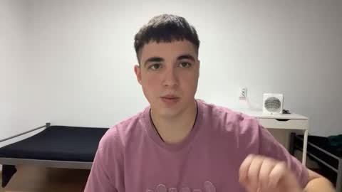 Snapshot of sinnglesexsex chatting on 10/06/25, 06:16 Dan online show from 10/06/25, 06:16