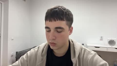 Snapshot of sinnglesexsex chatting on 10/21/25, 06:19 Dan online show from 10/21/25, 06:19