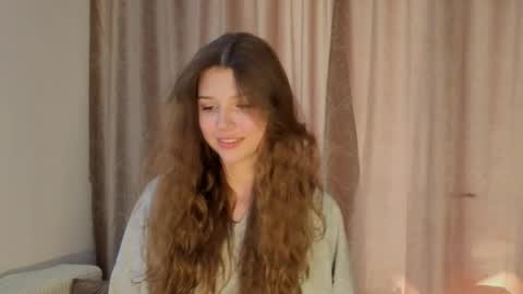 Snapshot of siobhanarquette chatting on 05/24/26, 01:05 Lia online show from 05/24/26, 01:05